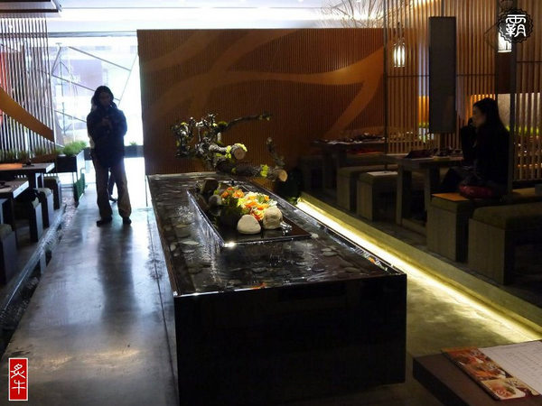 炙牛食創堂Flaming Bull:炙牛食創堂,一碗麵裡有炙燒肉片還有軟嫩的牛肉塊,雙重享受的牛肉麵!