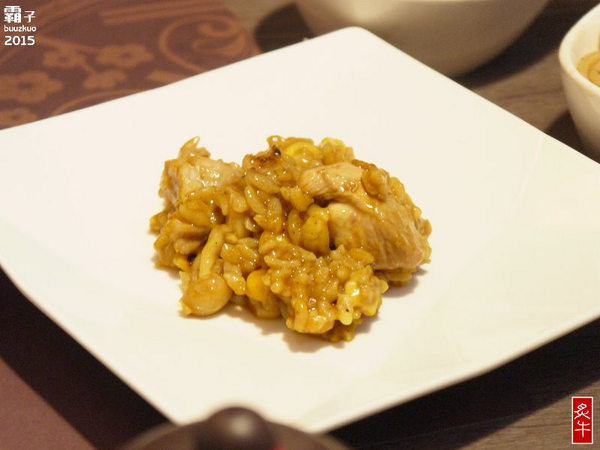 炙牛食創堂Flaming Bull:炙牛食創堂,一碗麵裡有炙燒肉片還有軟嫩的牛肉塊,雙重享受的牛肉麵!