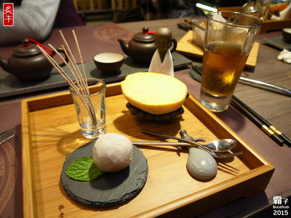 炙牛食創堂Flaming Bull:炙牛食創堂,一碗麵裡有炙燒肉片還有軟嫩的牛肉塊,雙重享受的牛肉麵!