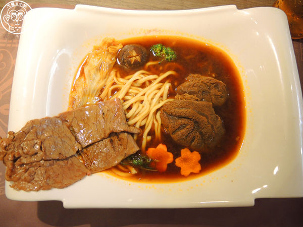 炙牛食創堂Flaming Bull：呷飽祙【台中西區･炙牛食創堂 Flaming Bull】宴客級的台灣美味