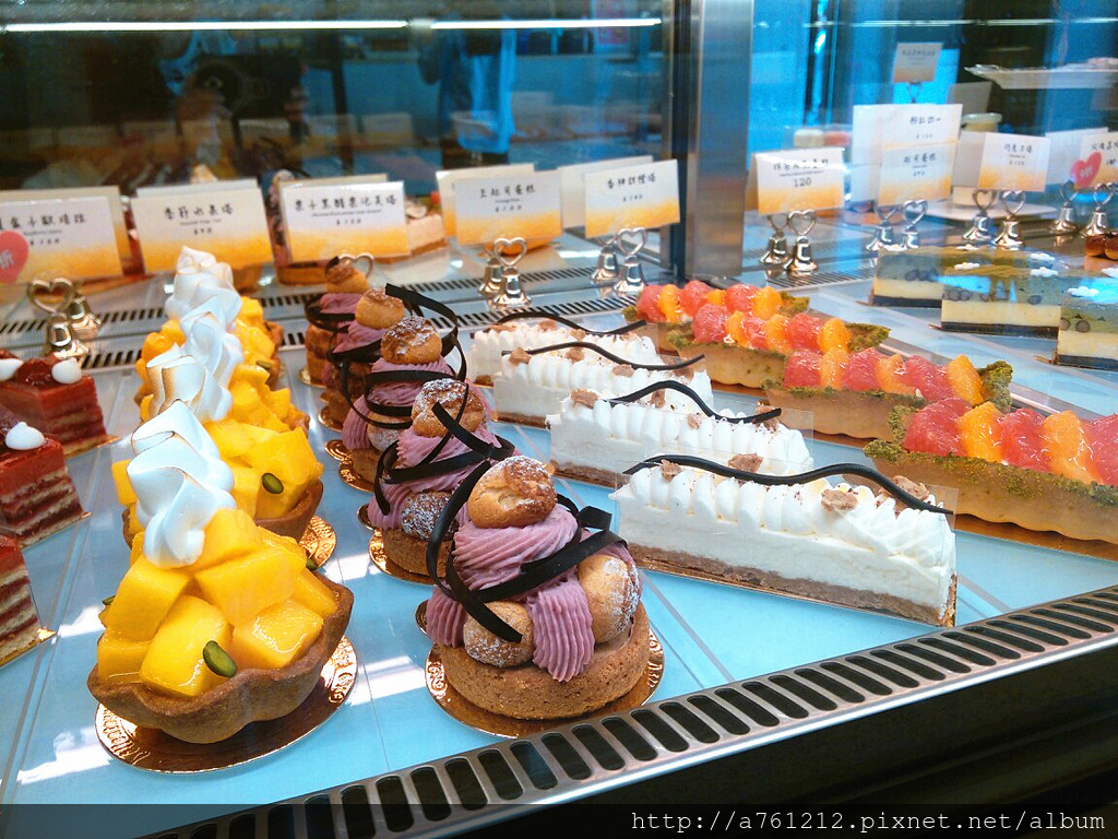 甜點櫃1.jpg