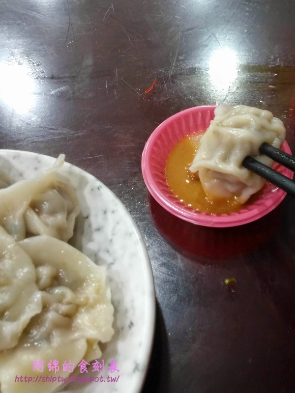 北一水餃：桃園市龜山區 [北一水餃]  大口吃特製沾醬水餃