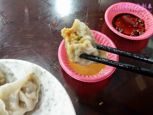 北一水餃：桃園市龜山區 [北一水餃]  大口吃特製沾醬水餃