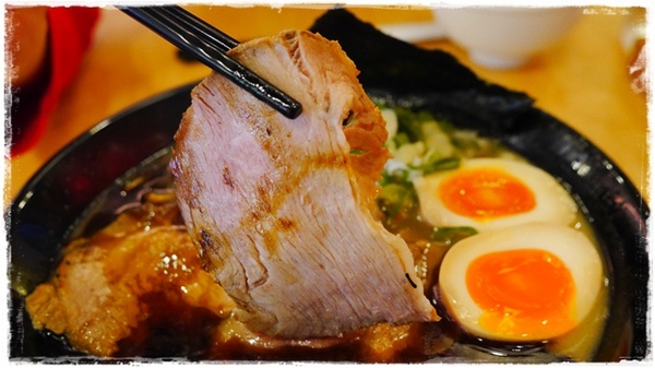 世田谷拉麵：【台北◍•ᴗ•◍東區】美食・せたが屋　世田谷拉麵　忠孝店食記✯捷運忠孝敦化站｜叉燒的極致美味，東區216巷戰區中的新拉麵店