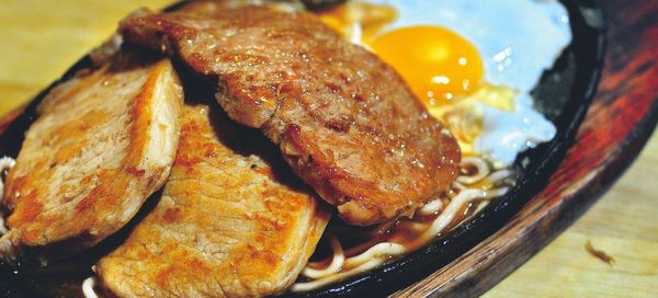 沙朗牛排+五香豬排