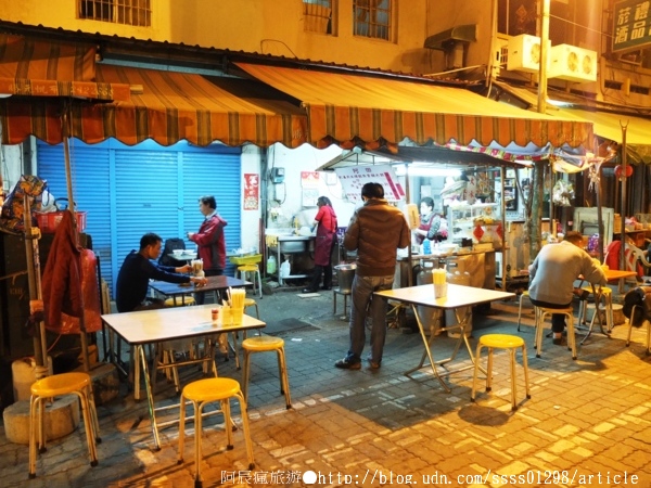 阿田麵攤:【美食特搜。台南新市區】阿田麵攤。廟前無招牌小麵攤 藏不住的傳統低調美味