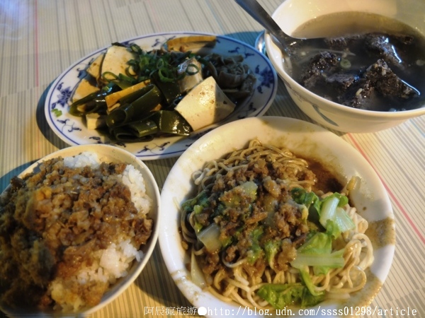 阿田麵攤:【美食特搜。台南新市區】阿田麵攤。廟前無招牌小麵攤 藏不住的傳統低調美味