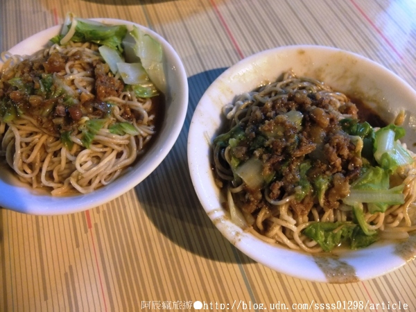 阿田麵攤:【美食特搜。台南新市區】阿田麵攤。廟前無招牌小麵攤 藏不住的傳統低調美味