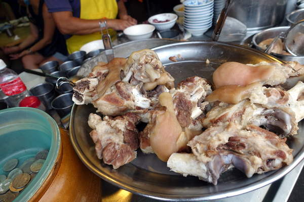 阿明豬心:(胖樺食記)台南中西區必吃美食小吃「阿明豬心冬粉」,好吃到排隊一個半小時都甘願/保安路/豬腳/豬肝湯
