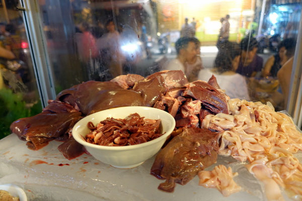 阿明豬心:(胖樺食記)台南中西區必吃美食小吃「阿明豬心冬粉」,好吃到排隊一個半小時都甘願/保安路/豬腳/豬肝湯