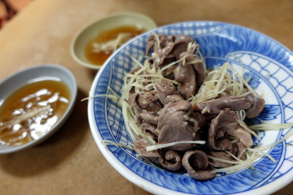 阿明豬心:(胖樺食記)台南中西區必吃美食小吃「阿明豬心冬粉」,好吃到排隊一個半小時都甘願/保安路/豬腳/豬肝湯