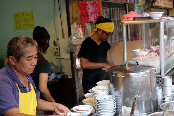 阿明豬心:(胖樺食記)台南中西區必吃美食小吃「阿明豬心冬粉」,好吃到排隊一個半小時都甘願/保安路/豬腳/豬肝湯