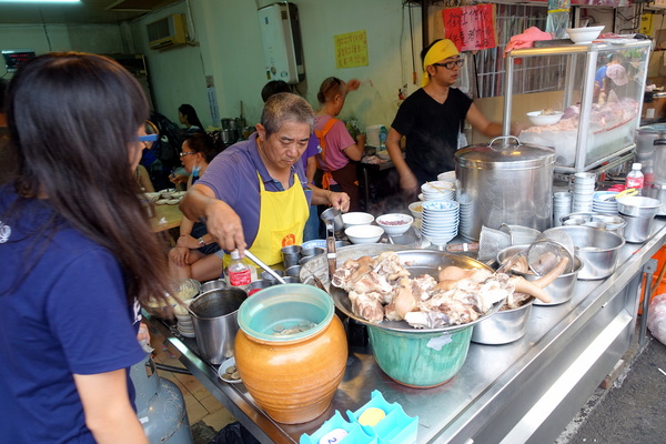 阿明豬心:(胖樺食記)台南中西區必吃美食小吃「阿明豬心冬粉」,好吃到排隊一個半小時都甘願/保安路/豬腳/豬肝湯