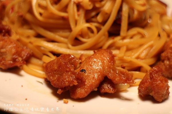 tame moose：台北，中山人氣名店『tame moose』療癒焙鍋鬆餅/大眼怪拉花/巷弄排隊美食