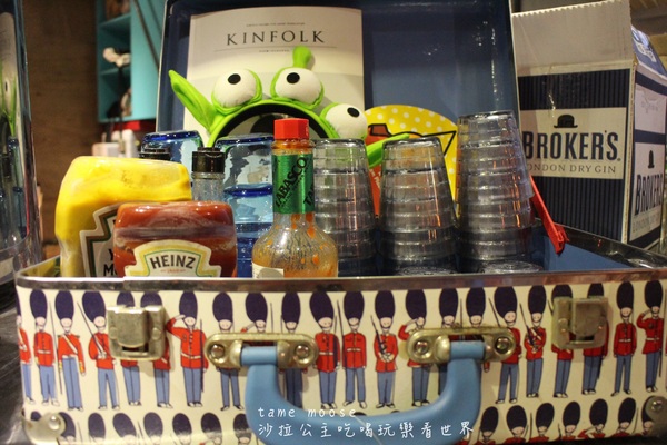 tame moose：台北，中山人氣名店『tame moose』療癒焙鍋鬆餅/大眼怪拉花/巷弄排隊美食