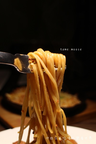 tame moose：台北，中山人氣名店『tame moose』療癒焙鍋鬆餅/大眼怪拉花/巷弄排隊美食