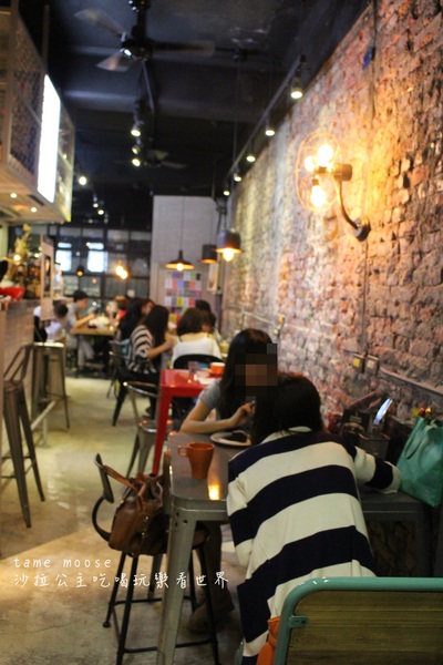 tame moose：台北，中山人氣名店『tame moose』療癒焙鍋鬆餅/大眼怪拉花/巷弄排隊美食