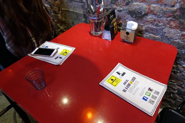 tame moose:(胖樺食記)捷運中山站下午茶”tame moose泰姆西餐小館”,可愛大眼怪/三眼怪抹茶拿鐵可愛獨特,焙鍋鬆餅創意十足