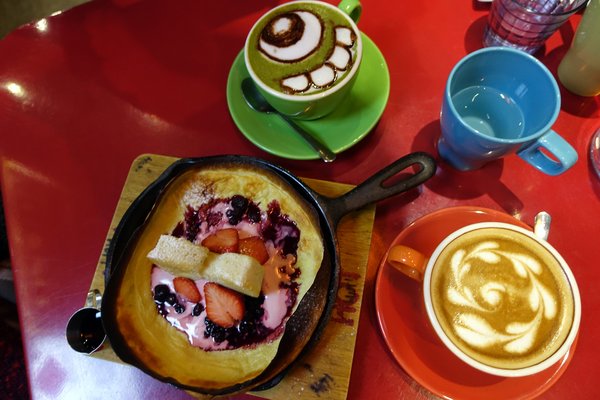 tame moose:(胖樺食記)捷運中山站下午茶”tame moose泰姆西餐小館”,可愛大眼怪/三眼怪抹茶拿鐵可愛獨特,焙鍋鬆餅創意十足