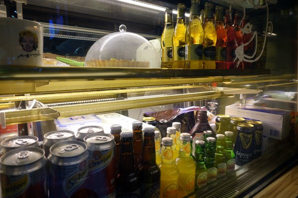 tame moose:(胖樺食記)捷運中山站下午茶”tame moose泰姆西餐小館”,可愛大眼怪/三眼怪抹茶拿鐵可愛獨特,焙鍋鬆餅創意十足