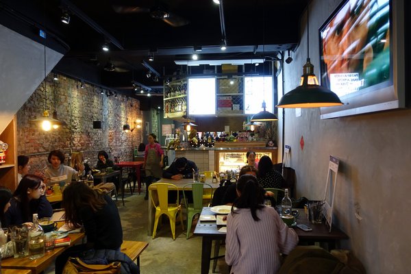 tame moose:(胖樺食記)捷運中山站下午茶”tame moose泰姆西餐小館”,可愛大眼怪/三眼怪抹茶拿鐵可愛獨特,焙鍋鬆餅創意十足