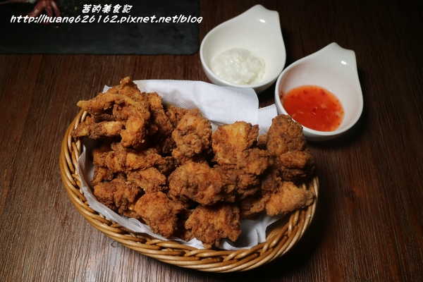 雀爾斯Cheers:【台北內湖區】精緻異國料理『雀爾斯 Cheers』美式運動主題餐廳、下班小酌好去處 ~