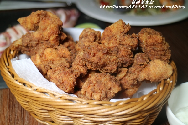 雀爾斯Cheers:【台北內湖區】精緻異國料理『雀爾斯 Cheers』美式運動主題餐廳、下班小酌好去處 ~