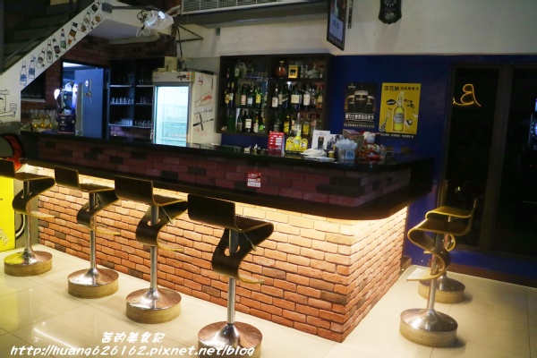 雀爾斯Cheers:【台北內湖區】精緻異國料理『雀爾斯 Cheers』美式運動主題餐廳、下班小酌好去處 ~