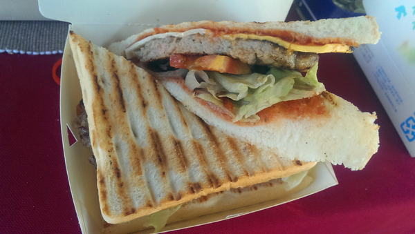 Luhica's：[台南]手工漢堡肉 自己的餐車自己追系列 Luhica's