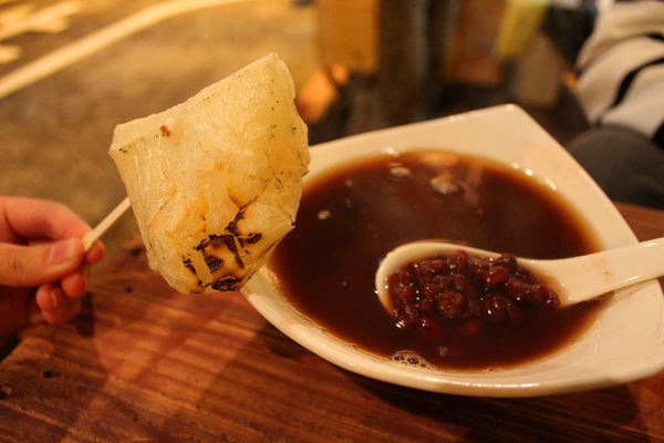 吐司袋袋：[台南]宵夜場紅豆湯X烤麻吉=冬天裡的大滿足 吐司袋袋