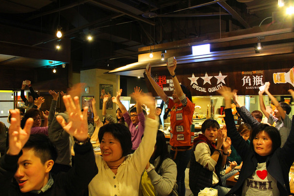 乾杯 (台南安平店)：[台南]大口吃肉+氣氛high翻 乾杯安平店