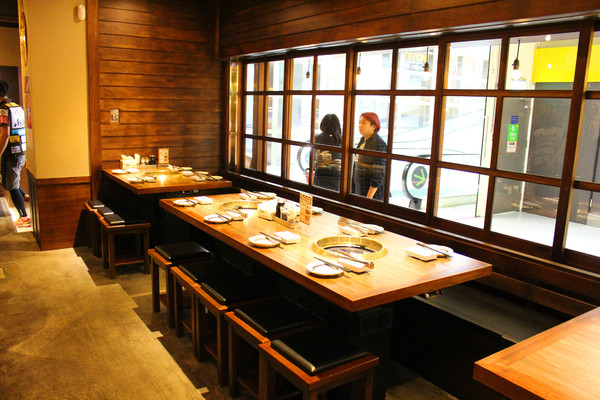 乾杯 (台南安平店)：[台南]大口吃肉+氣氛high翻 乾杯安平店