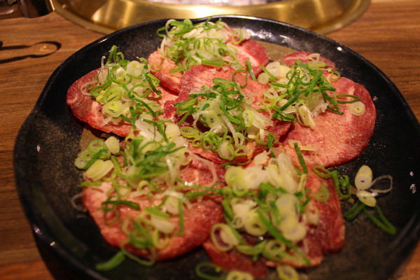 乾杯 (台南安平店)：[台南]大口吃肉+氣氛high翻 乾杯安平店