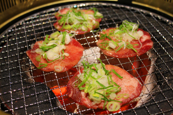 乾杯 (台南安平店)：[台南]大口吃肉+氣氛high翻 乾杯安平店