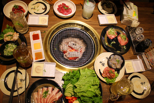 乾杯 (台南安平店)：[台南]大口吃肉+氣氛high翻 乾杯安平店