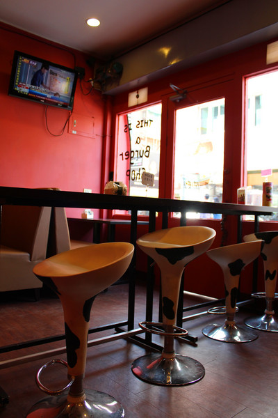 公不一漢堡店「這是一間漢堡店」：[台南]手工漢堡肉 大口吃肉的滿足 公不一漢堡店「這是一間漢堡店」