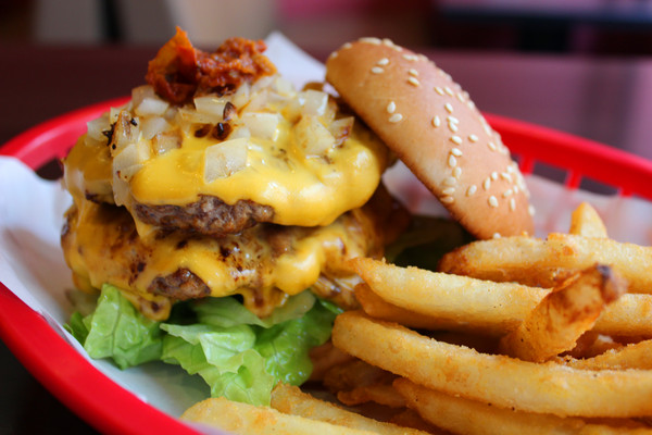 公不一漢堡店「這是一間漢堡店」：[台南]手工漢堡肉 大口吃肉的滿足 公不一漢堡店「這是一間漢堡店」