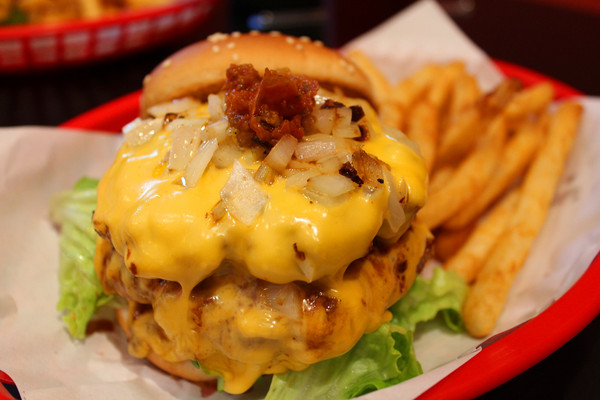 公不一漢堡店「這是一間漢堡店」：[台南]手工漢堡肉 大口吃肉的滿足 公不一漢堡店「這是一間漢堡店」