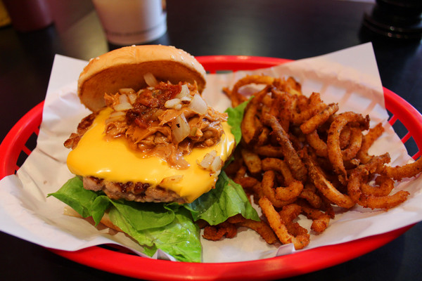 公不一漢堡店「這是一間漢堡店」：[台南]手工漢堡肉 大口吃肉的滿足 公不一漢堡店「這是一間漢堡店」