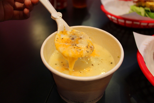 公不一漢堡店「這是一間漢堡店」：[台南]手工漢堡肉 大口吃肉的滿足 公不一漢堡店「這是一間漢堡店」