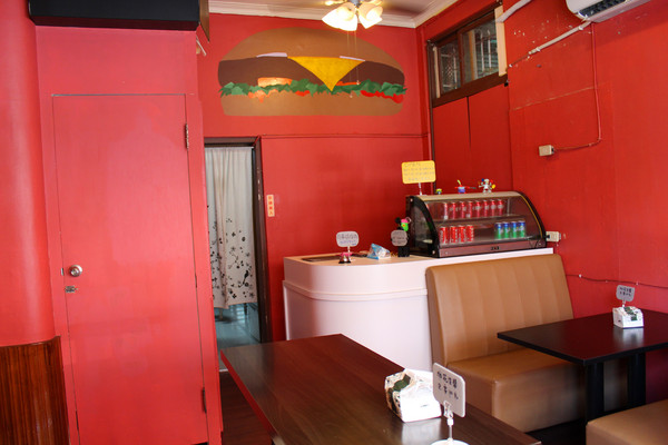 公不一漢堡店「這是一間漢堡店」：[台南]手工漢堡肉 大口吃肉的滿足 公不一漢堡店「這是一間漢堡店」