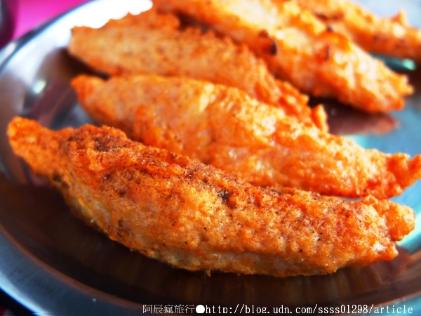 傘兵旗魚黑輪：【美食特搜。屏東市】傘兵旗魚黑輪。料好實在的旗魚黑輪一吃就愛上