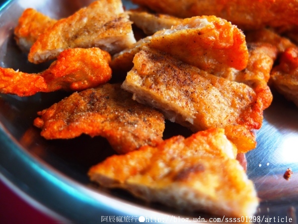 傘兵旗魚黑輪：【美食特搜。屏東市】傘兵旗魚黑輪。料好實在的旗魚黑輪一吃就愛上