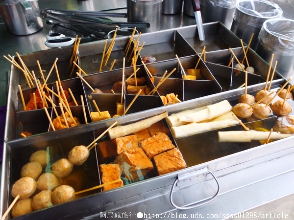 傘兵旗魚黑輪:【美食特搜。屏東市】傘兵旗魚黑輪。料好實在的旗魚黑輪一吃就愛上