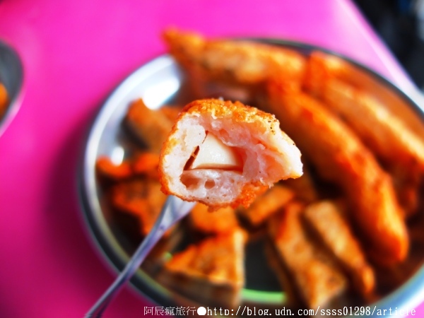 傘兵旗魚黑輪：【美食特搜。屏東市】傘兵旗魚黑輪。料好實在的旗魚黑輪一吃就愛上