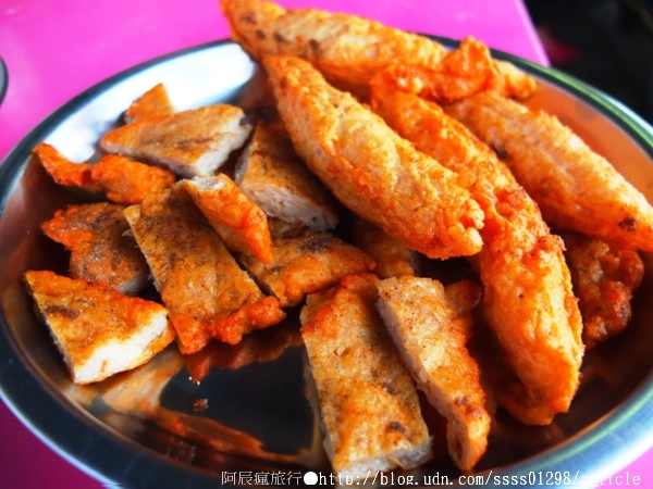 傘兵旗魚黑輪：【美食特搜。屏東市】傘兵旗魚黑輪。料好實在的旗魚黑輪一吃就愛上