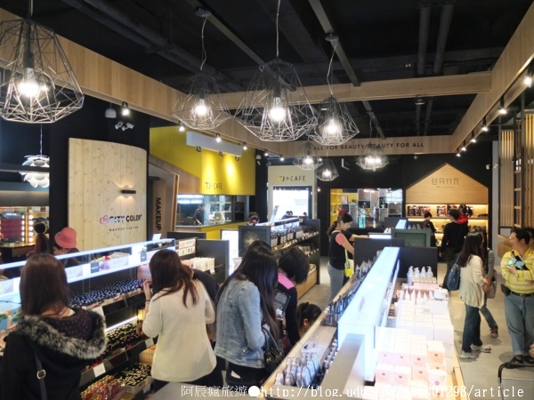 台鉅美妝觀光工廠(TJ COS):【旅行遊記。台南仁德區】台鉅美妝觀光工廠(邀稿文)。全台第一家彩妝專業觀光工廠 平價時尚玩美天堂