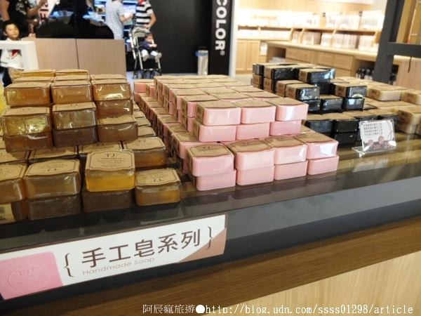 台鉅美妝觀光工廠(TJ COS):【旅行遊記。台南仁德區】台鉅美妝觀光工廠(邀稿文)。全台第一家彩妝專業觀光工廠 平價時尚玩美天堂