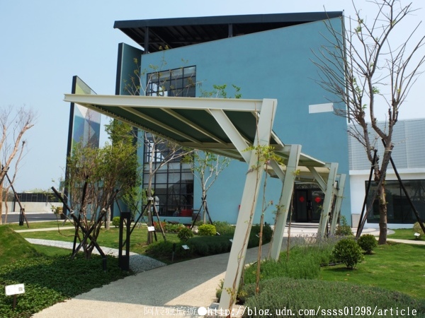 台鉅美妝觀光工廠(TJ COS):【旅行遊記。台南仁德區】台鉅美妝觀光工廠(邀稿文)。全台第一家彩妝專業觀光工廠 平價時尚玩美天堂