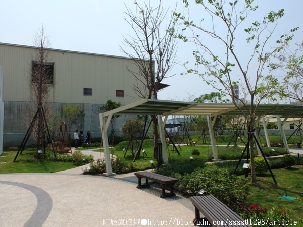 台鉅美妝觀光工廠(TJ COS):【旅行遊記。台南仁德區】台鉅美妝觀光工廠(邀稿文)。全台第一家彩妝專業觀光工廠 平價時尚玩美天堂